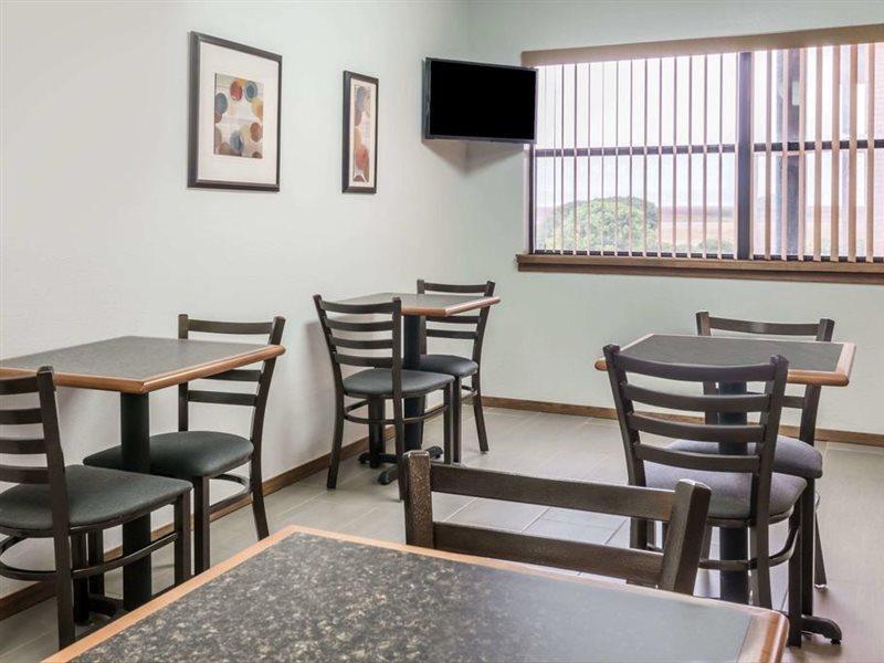 Knights Inn - Slaton Екстер'єр фото
