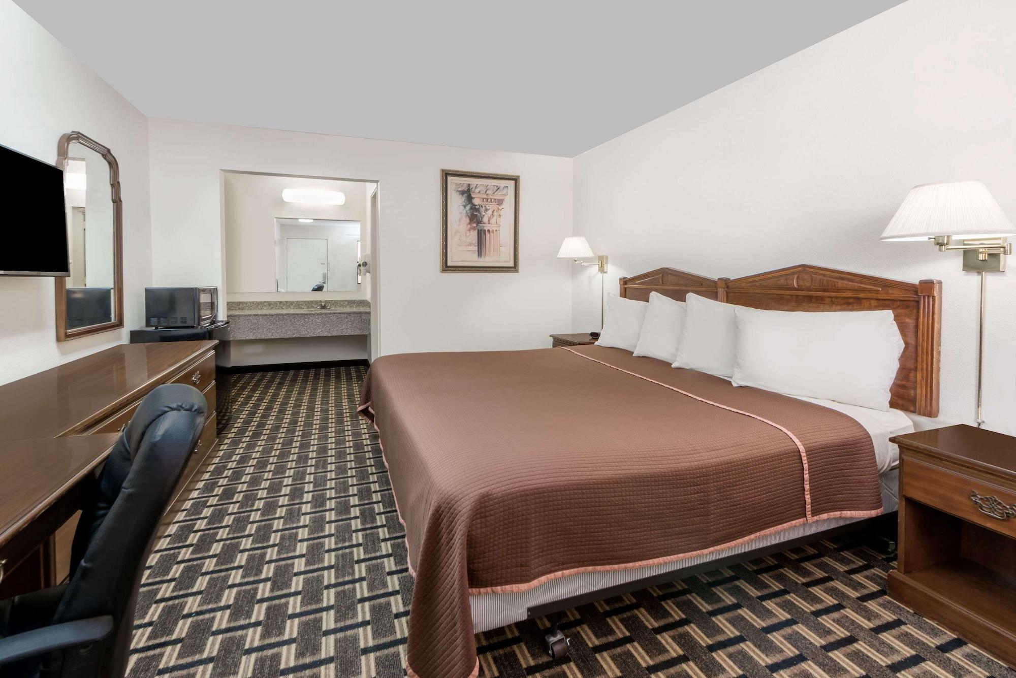 Knights Inn - Slaton Екстер'єр фото