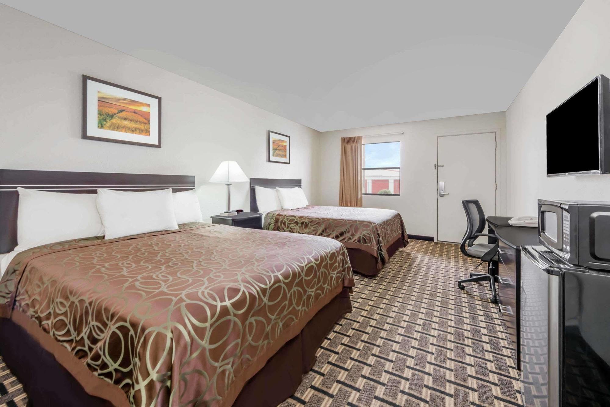 Knights Inn - Slaton Екстер'єр фото